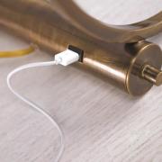 Med USB-port - Lex stof-bordlampe, messing