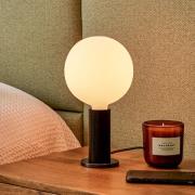 Tala bordlampe Knuckle, lampe i opalglas, sort eg