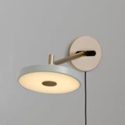 UMAGE LED-væglampe Asteria Long, oliven/messing, stik