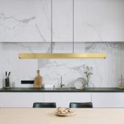 LED-hængelampe Ethan, messingfarvet, 150 cm, udtrækkelig