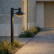 Lucande LED-gadelampe Montaro, 100 cm, antracit, sensor