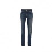 Slim-fit jeans