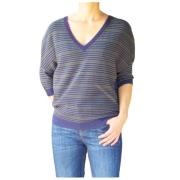 Glitrende vandrette stribet V-hals sweater