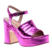 Sandal in fuchsia with crocodile print