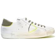 Broderede lave top sneakers i hvid