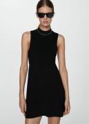 MANGO Knitted Perkins Neck Dress Kvinde Black Korte Kjoler Str L - hos...