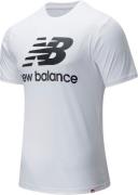 New Balance Essentials Stacked Logo Tshirt S - T-shirts Bomuld hos Mag...