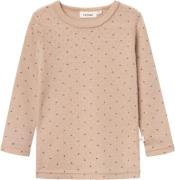 Lil' Atelier Nmfnava LS Wool TOP LIL Str 92 - Rugby Tan Toppe hos Maga...