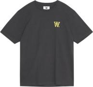 Wood Wood Wwace AA Chest Print Tshirt Mand Charcoal Kortærmede T-shirt...