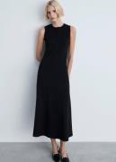 MANGO Flared Mididress Kvinde Black Midi Kjoler Str L - hos Magasin