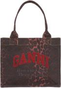 Ganni Large Easy Shopper Print Leo One size - Skuldertasker hos Magasi...